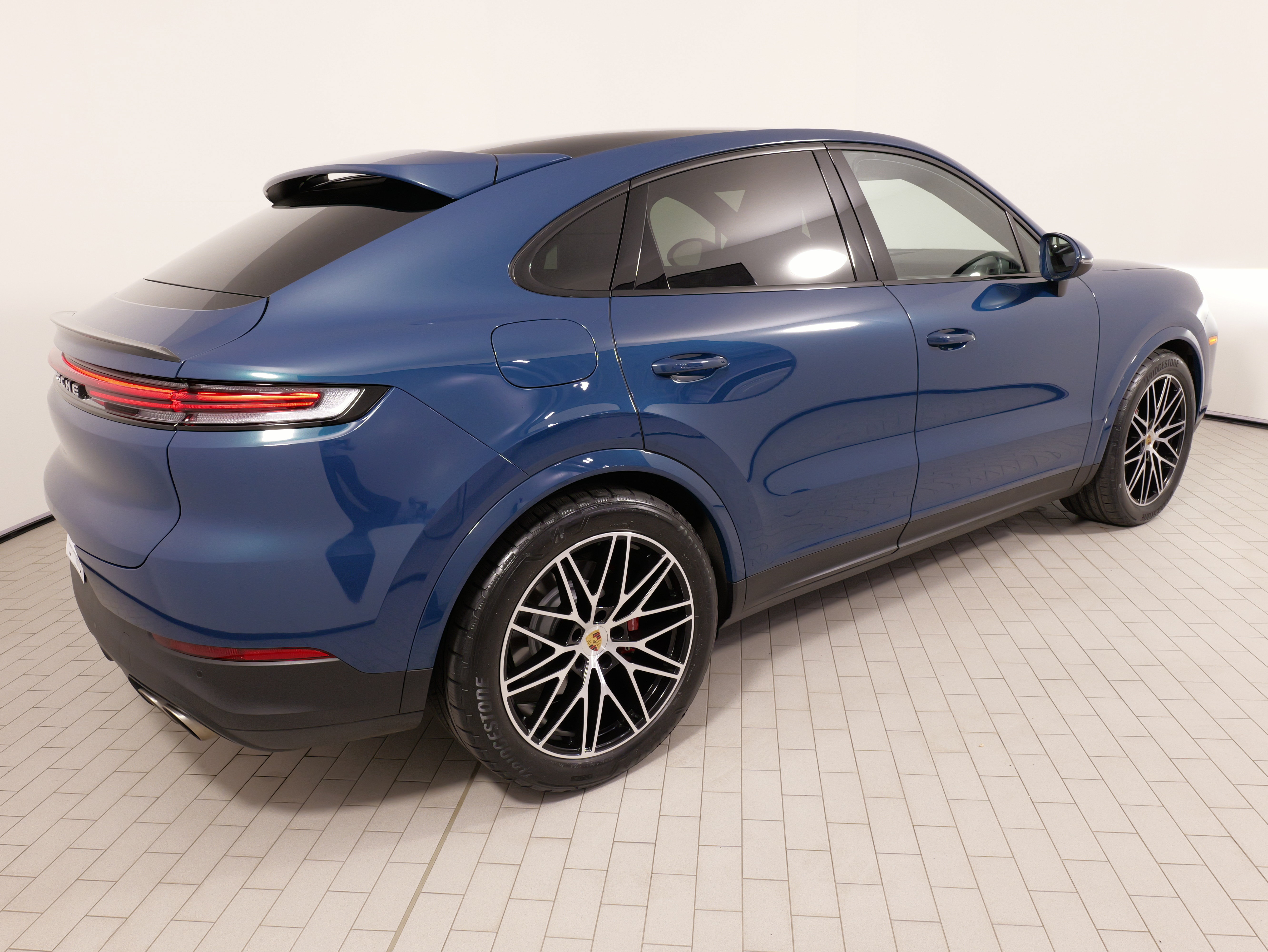 Used 2024 Porsche Cayenne S AWD/4WD image 11