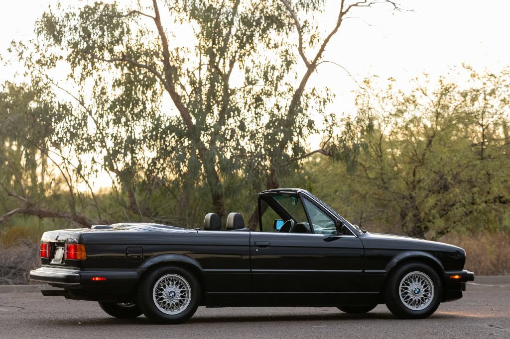 Used 1990 BMW 325i Convertible RWD image 9