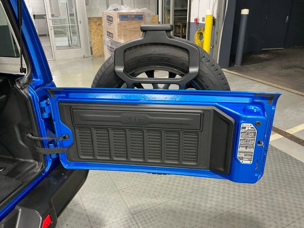 Used 2022 Jeep Wrangler Unlimited Sahara image 35