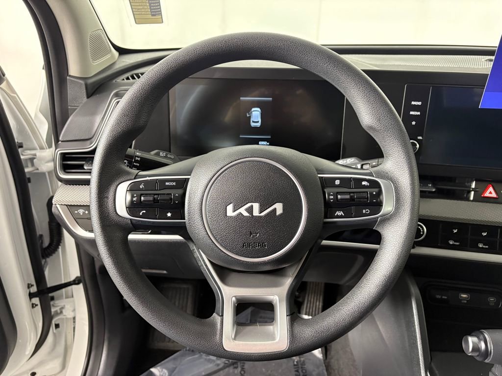 Used 2025 Kia Sportage LX image 16
