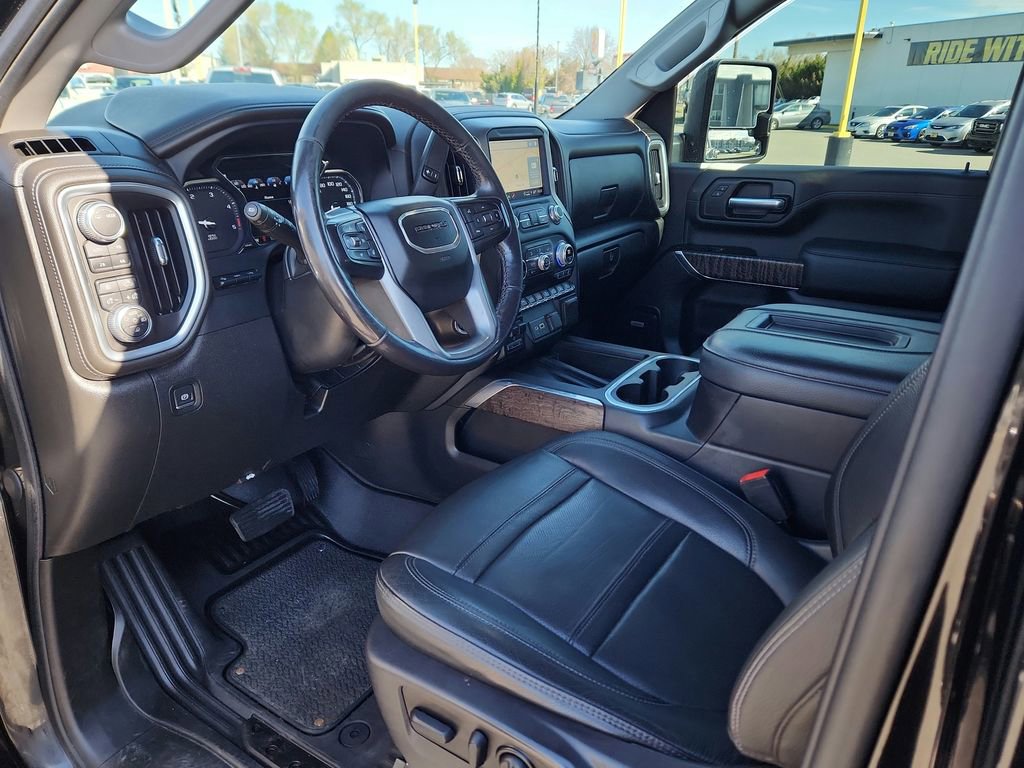 Used 2022 GMC Sierra 2500 Denali w/ Denali Black Diamond Edition image 16