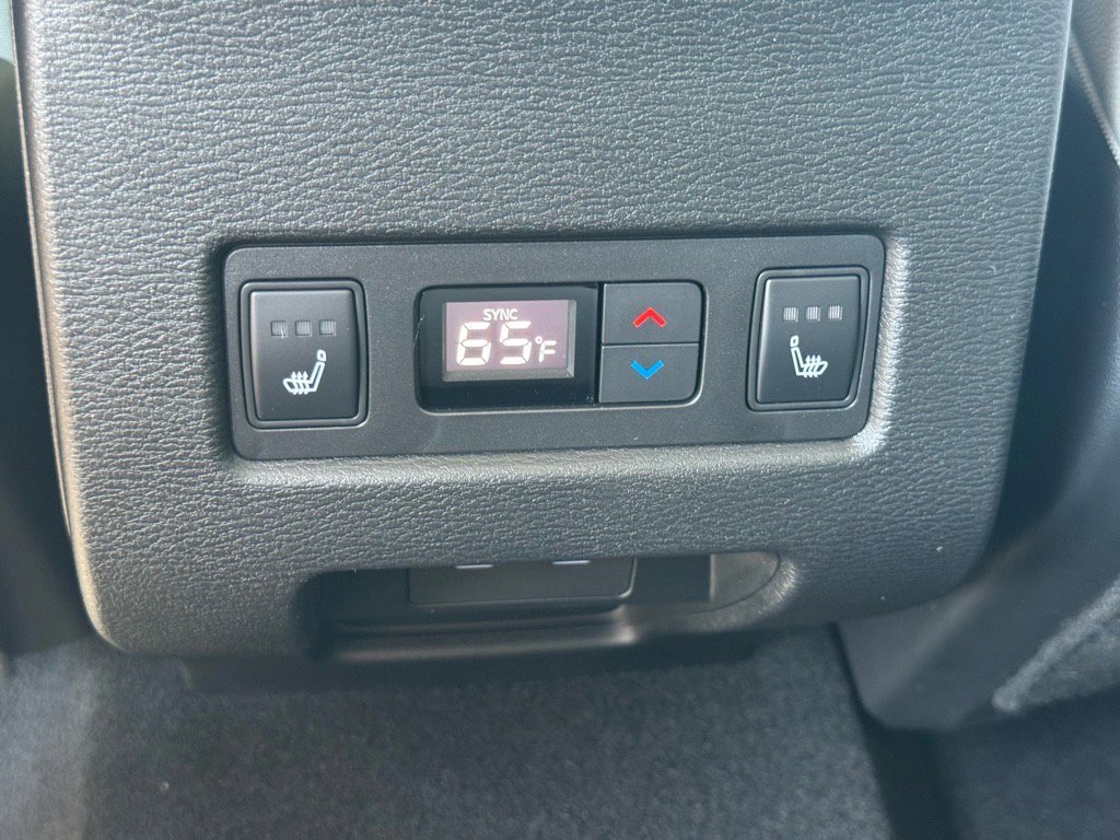 Used 2025 Mitsubishi Outlander AWD image 21