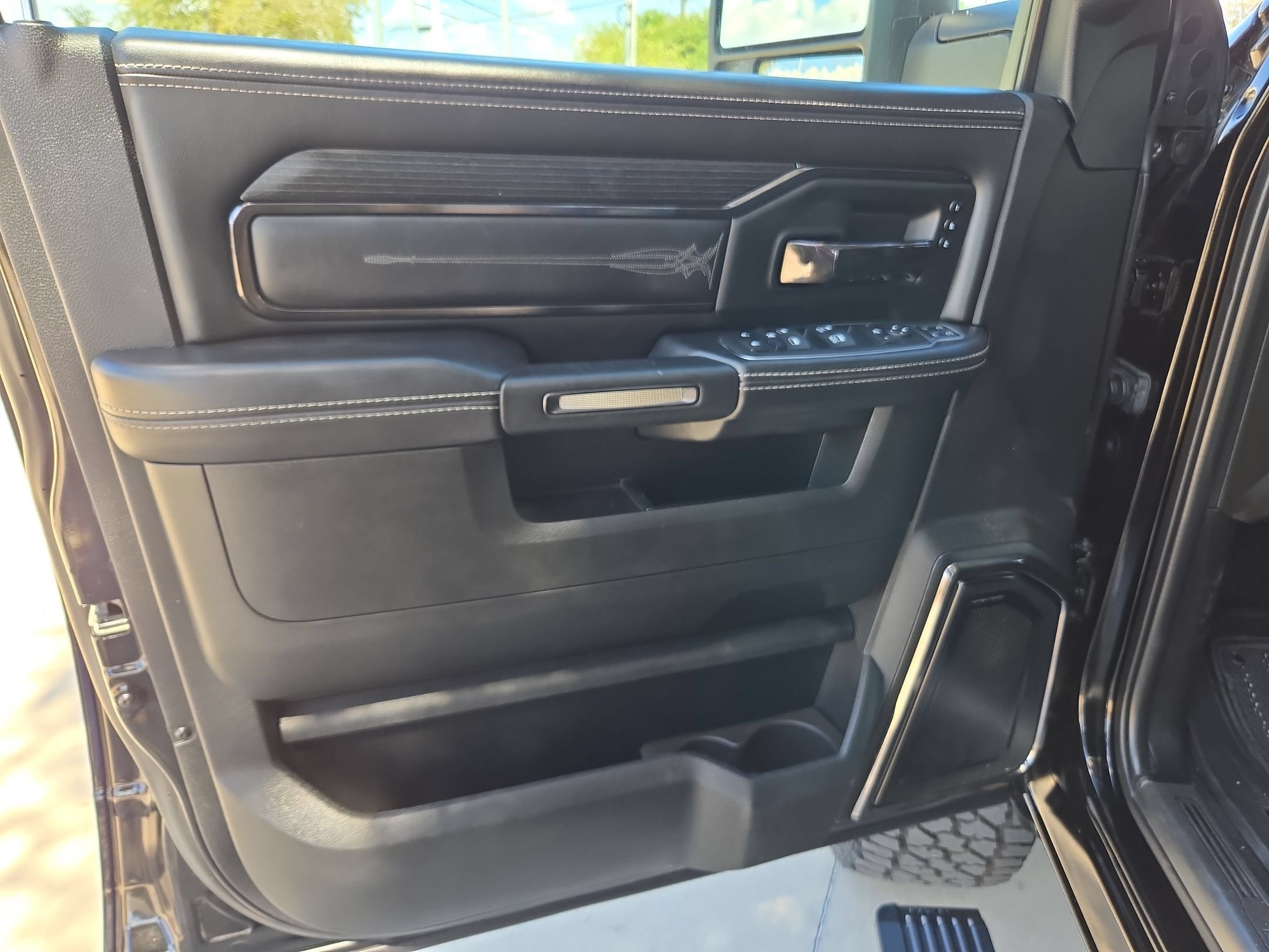 Used 2024 RAM 2500 Limited AWD/4WD image 11