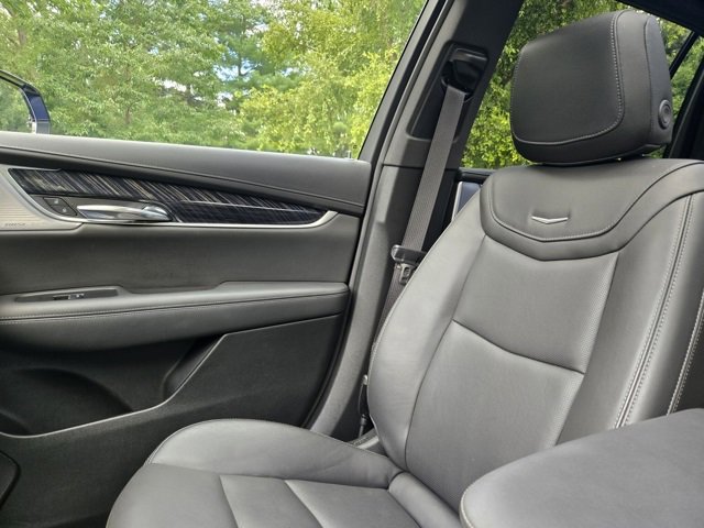 Used 2025 Cadillac XT6 Premium Luxury image 37