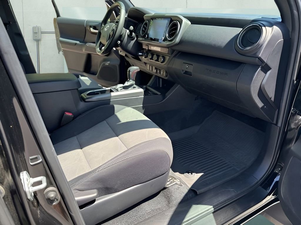 Used 2023 Toyota Tacoma TRD Off-Road image 33