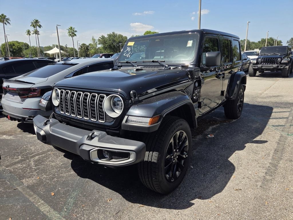 Used 2025 Jeep Wrangler Unlimited Sahara w/ Safety Group AWD/4WD image 3