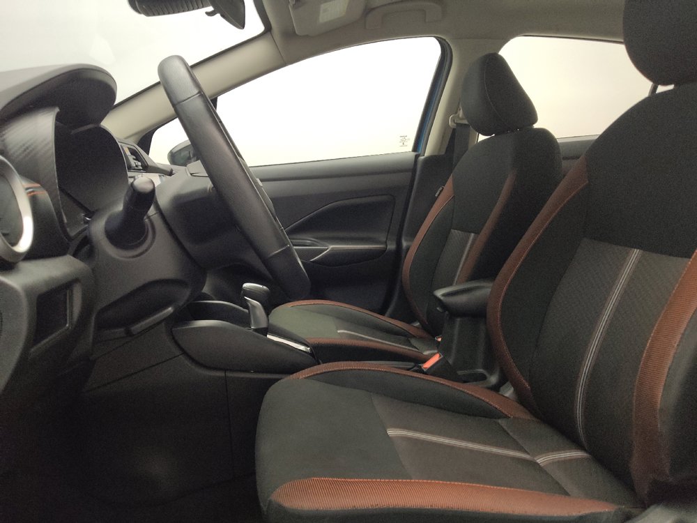 Used 2025 Nissan Versa SR FWD image 17