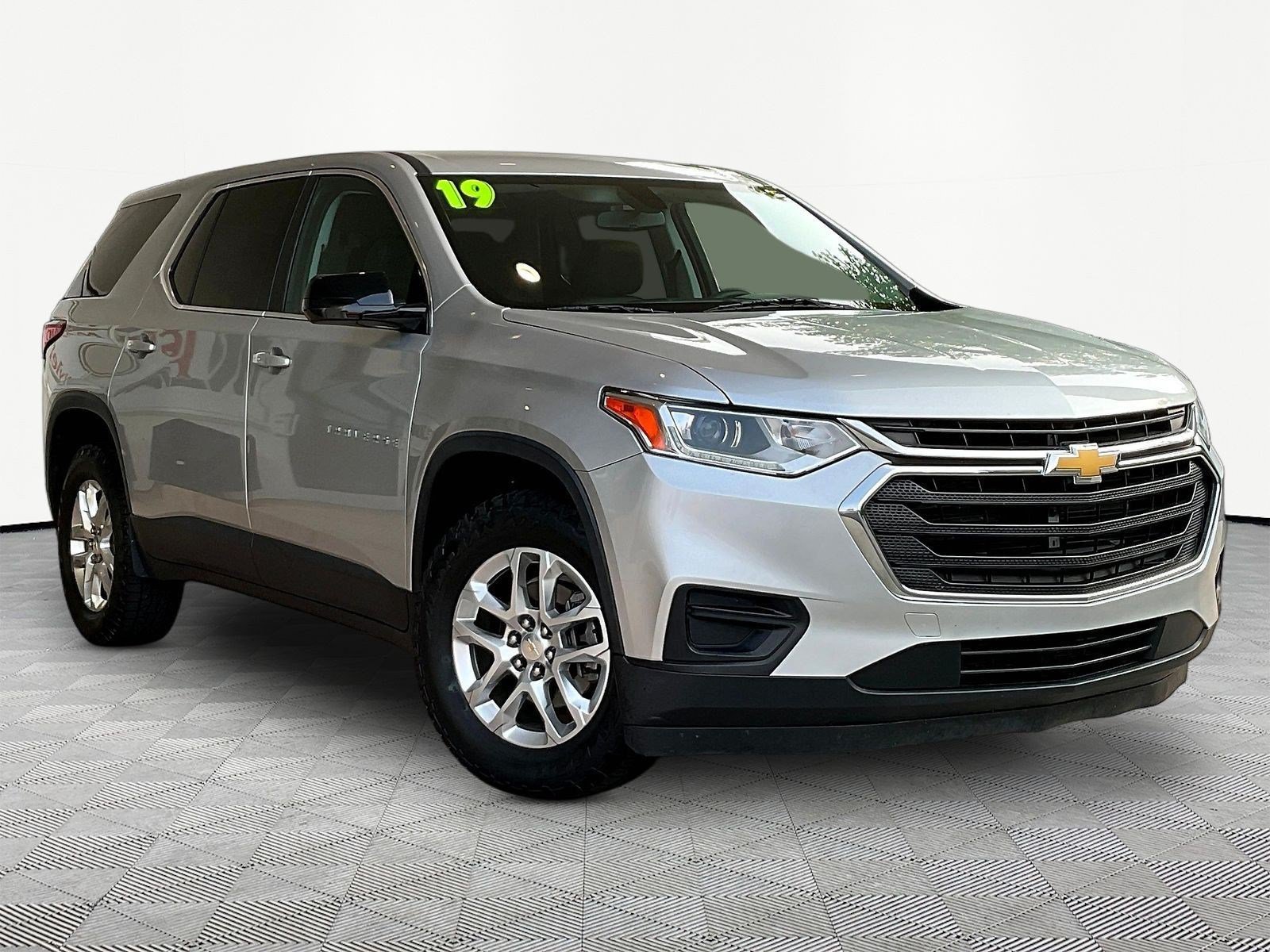 Used 2019 Chevrolet Traverse LS FWD image 3