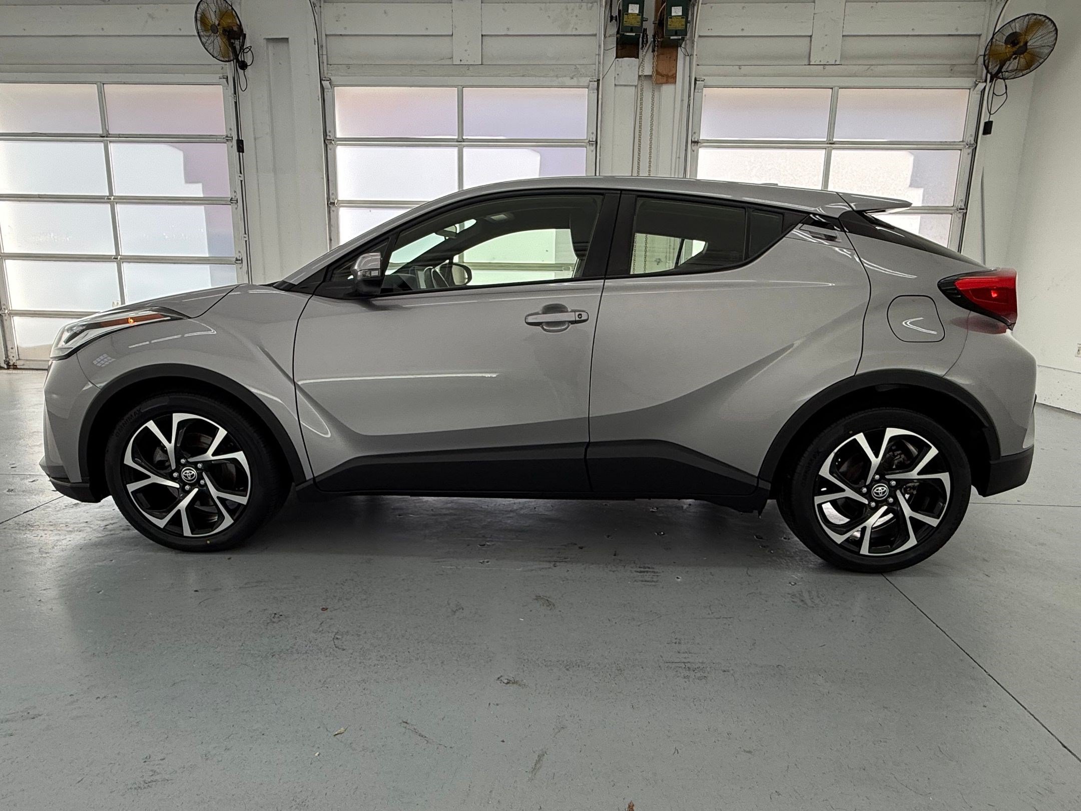 Used 2020 Toyota C-HR XLE FWD image 2
