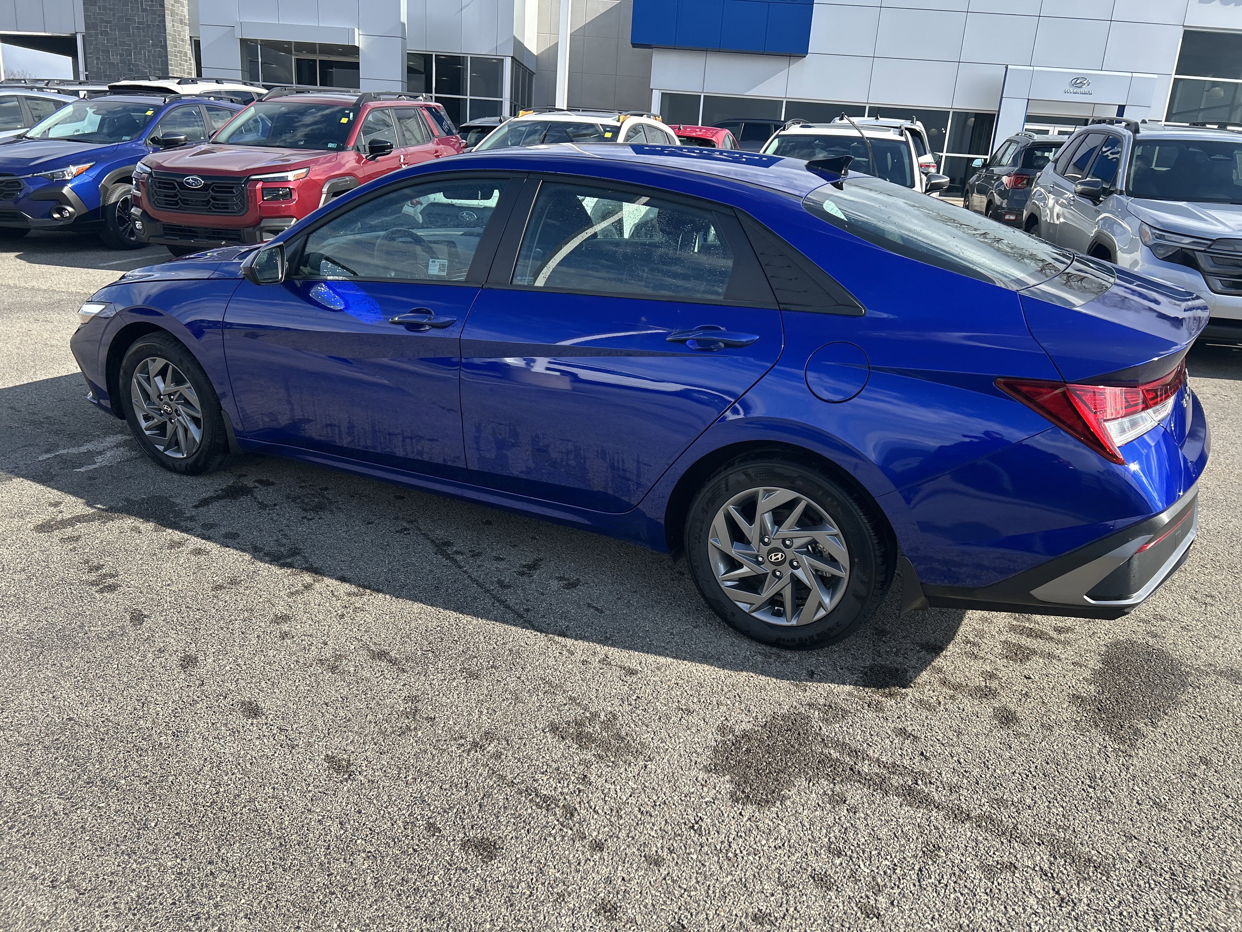Used 2025 Hyundai Elantra Blue image 16