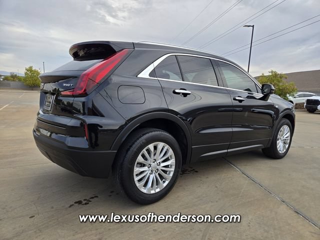 Used 2024 Cadillac XT4 Luxury w/ Cold Weather Package FWD image 6
