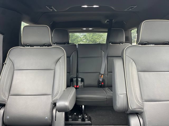 Used 2023 Chevrolet Suburban Premier w/ Premium Package 2 RWD image 33