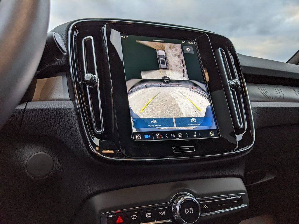 Certified 2024 Volvo XC40 Recharge Plus image 17