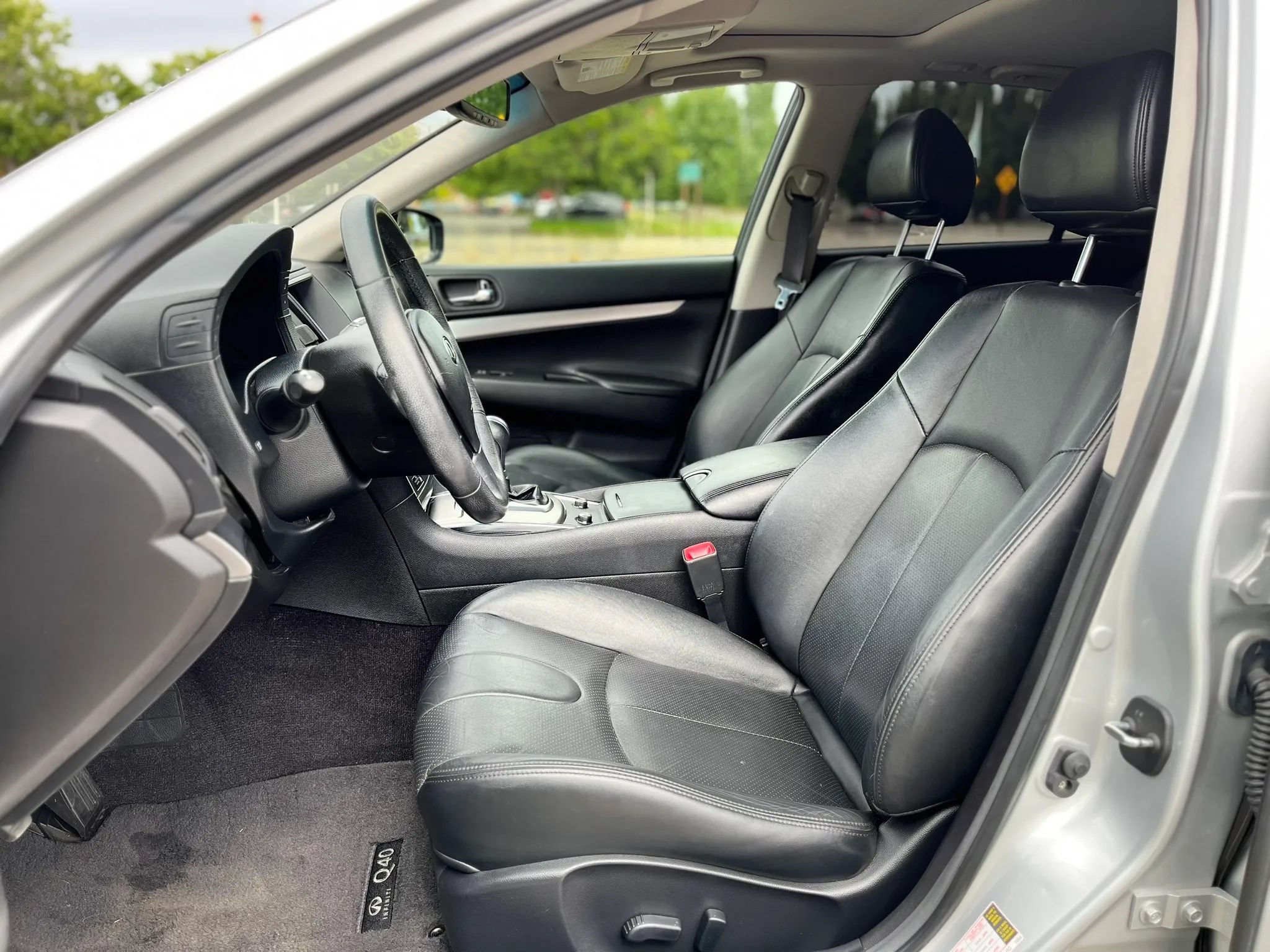 Used 2015 INFINITI Q40 w/ Navigation Package RWD image 10