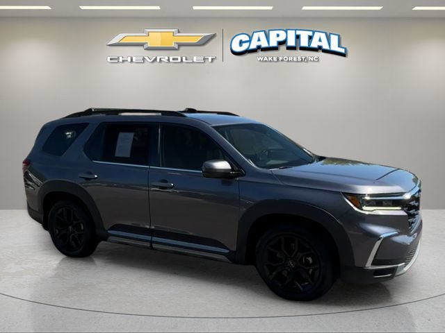 Used 2025 Honda Pilot Touring image 7