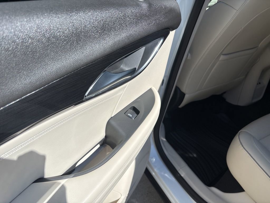 Used 2022 Buick Envision Essence w/ Safety Package image 38