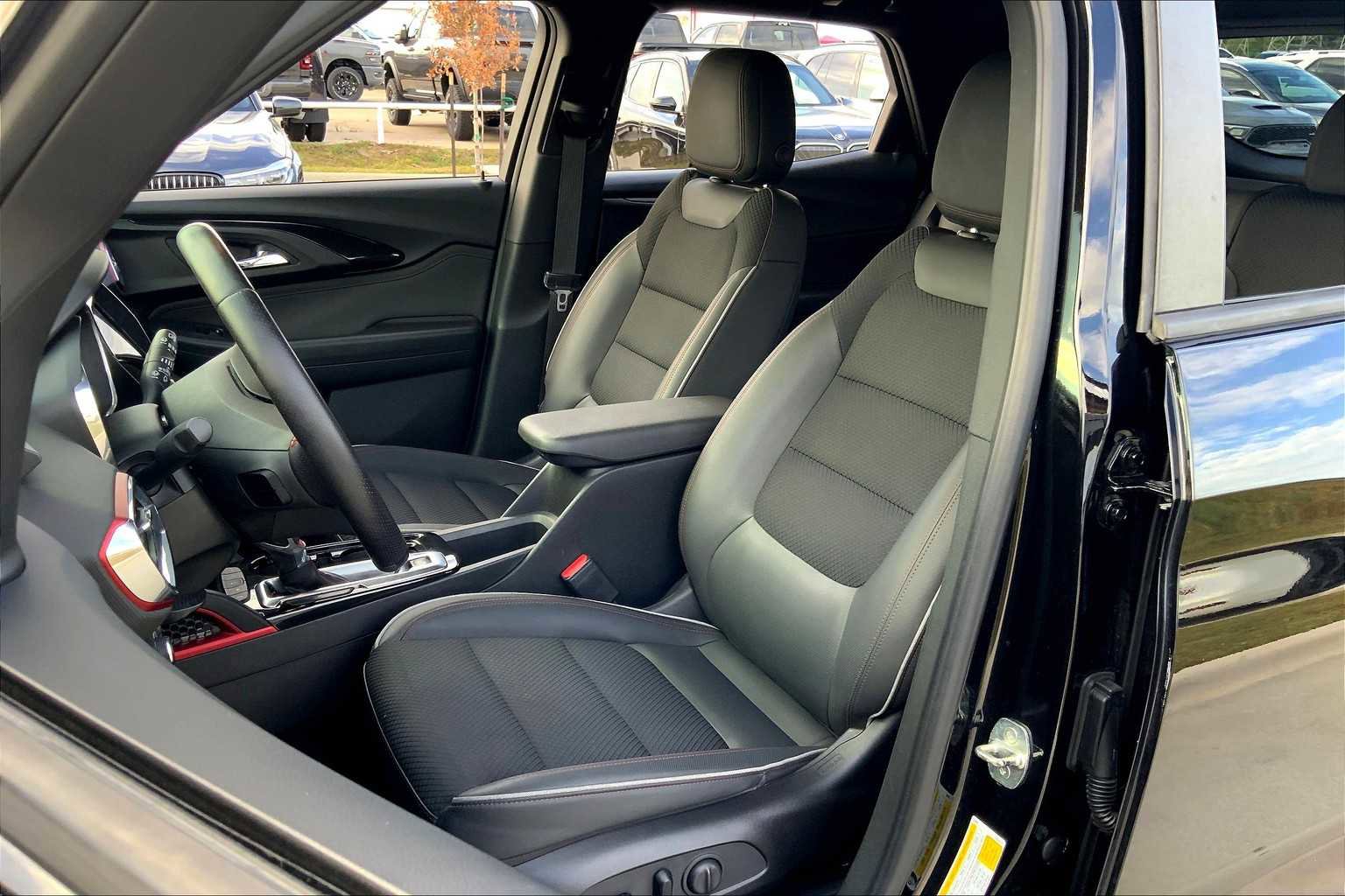 Used 2021 Chevrolet TrailBlazer RS w/ Technology Package image 7