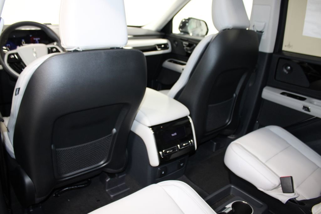 New 2025 Lincoln Aviator 2WD w/ Equipment Group 101A image 27