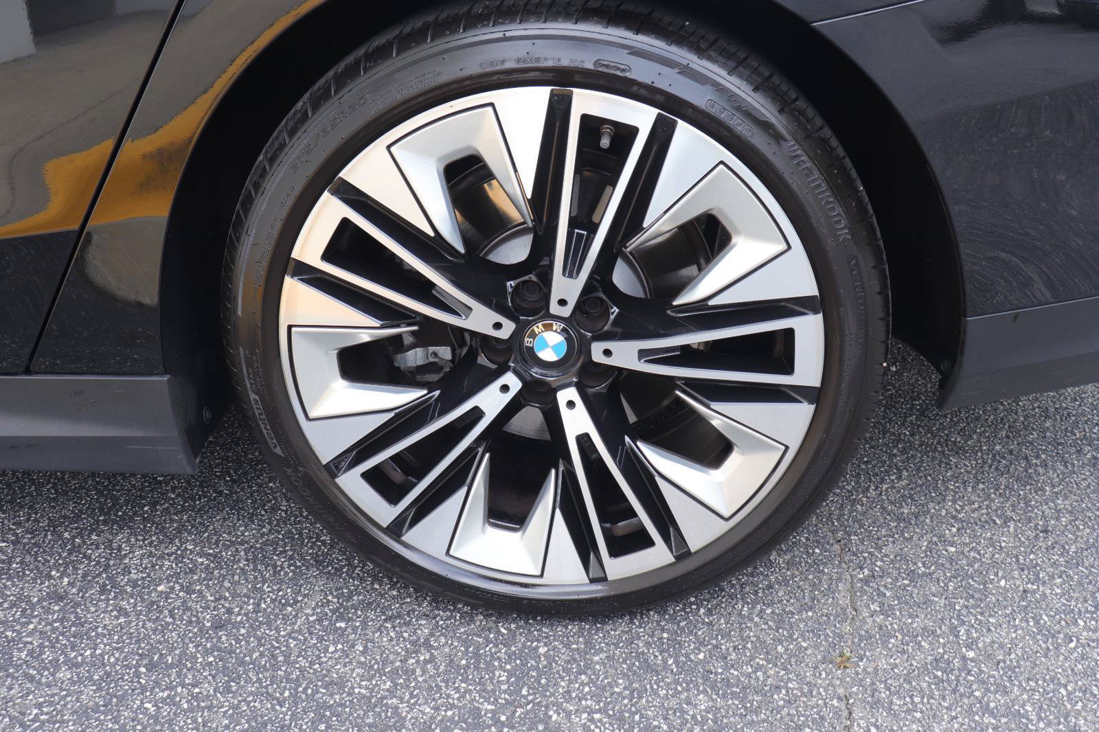 Used 2025 BMW 530i xDrive w/ Premium Package AWD/4WD image 38
