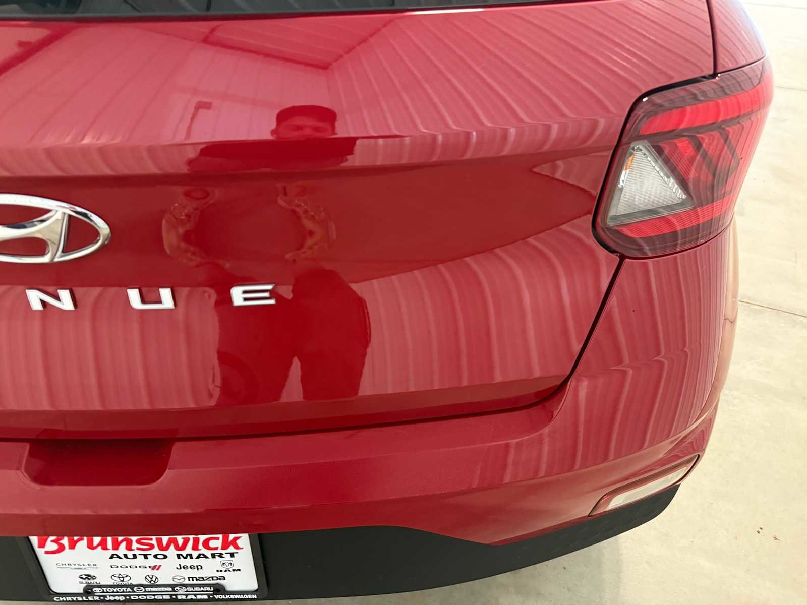 Used 2023 Hyundai Venue SEL FWD image 18
