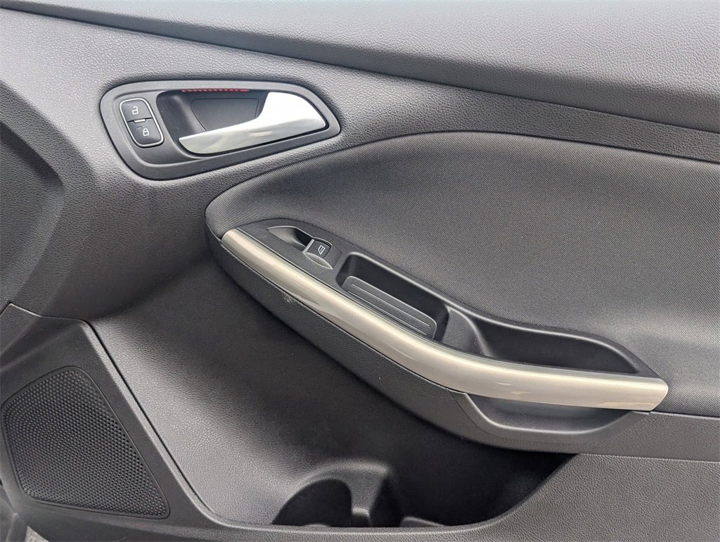 Used 2017 Ford Focus Titanium image 30