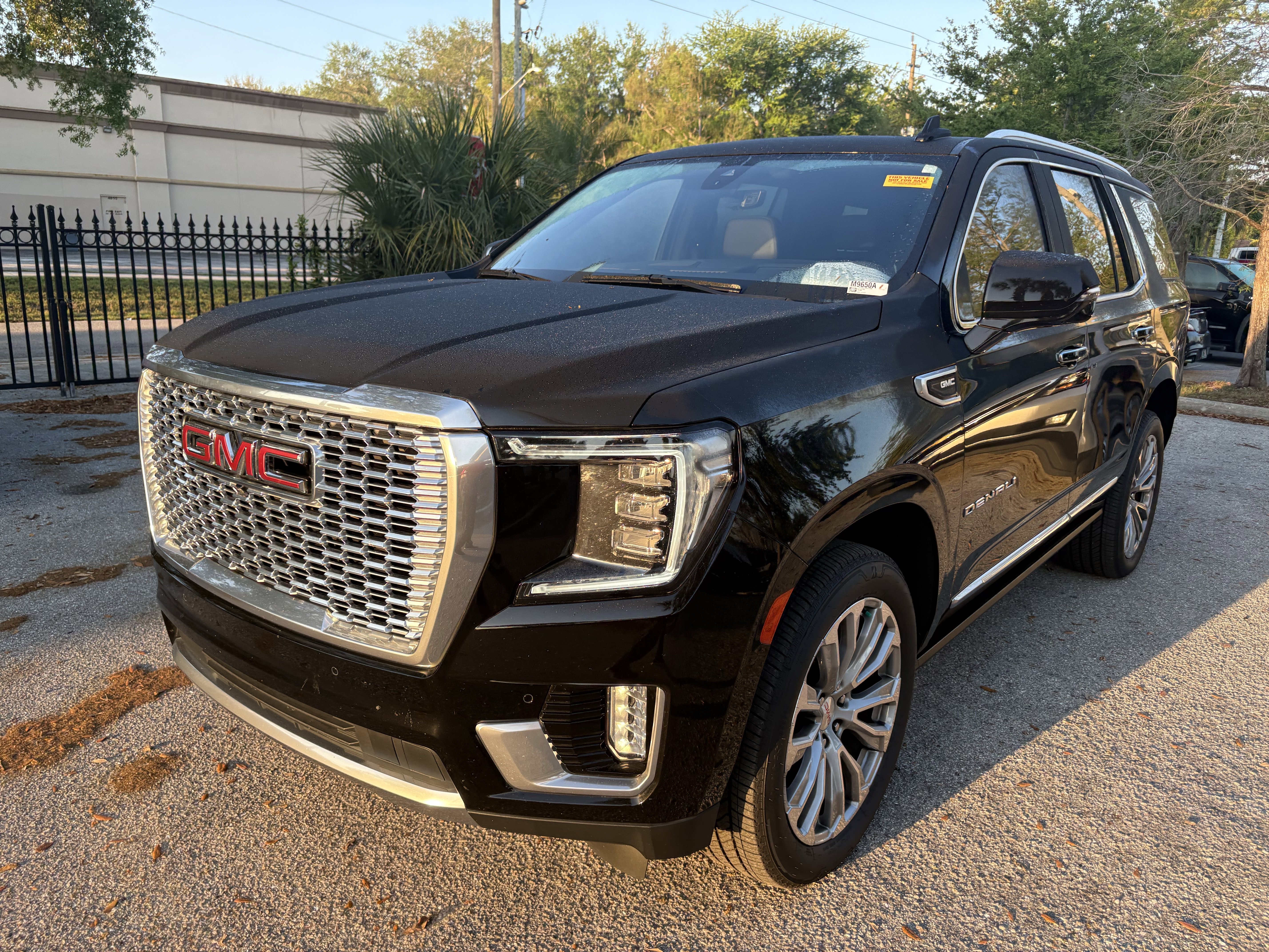 Used 2021 GMC Yukon Denali w/ Denali Premium Package image 3