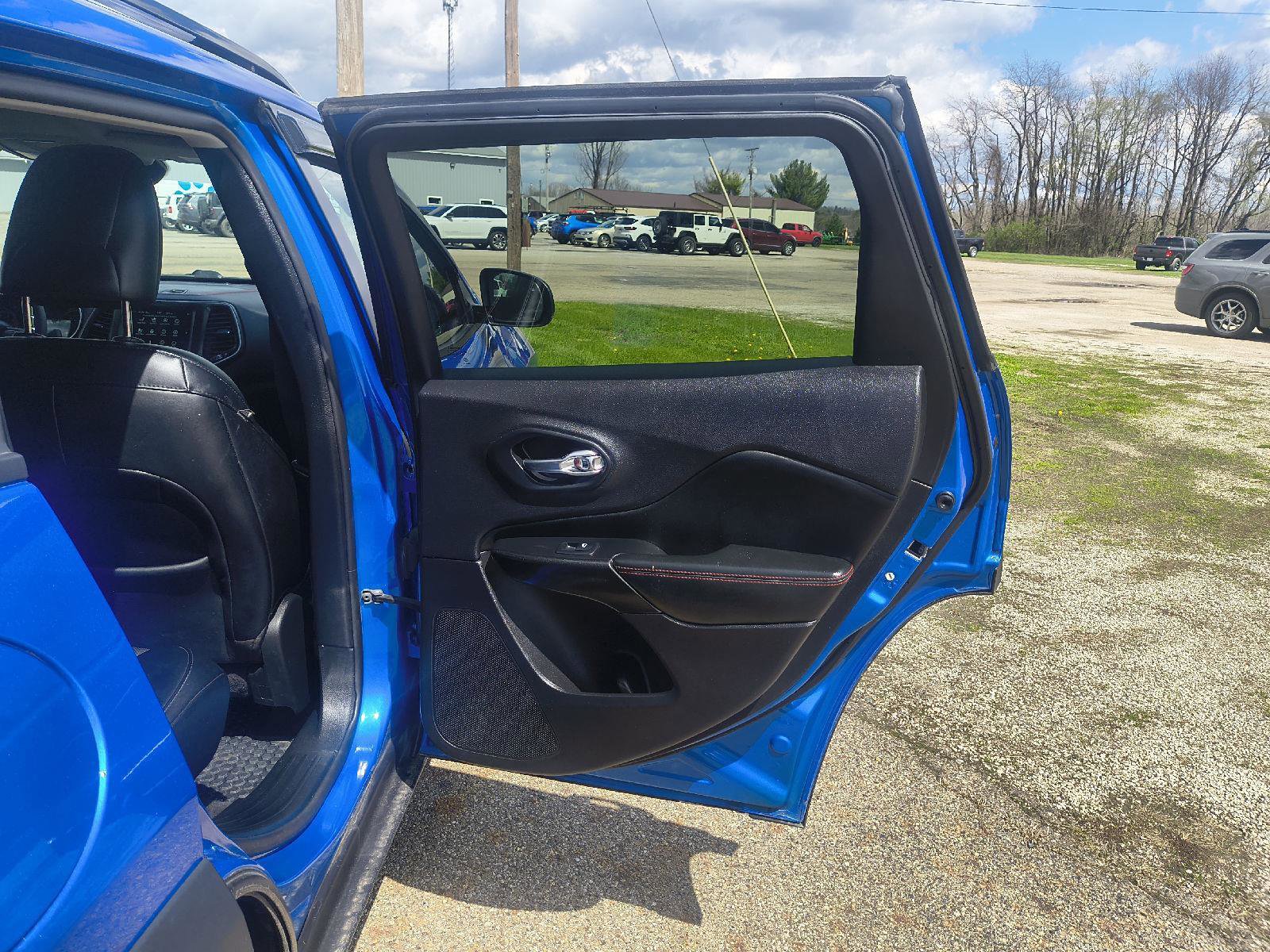 Used 2022 Jeep Cherokee Trailhawk w/ Premium Leather Package image 30