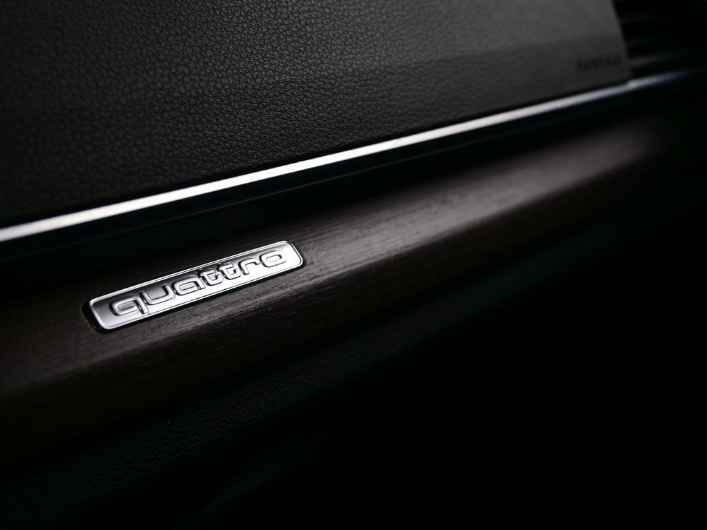 Used 2024 Audi Q5 2.0T Premium w/ Convenience Package image 32