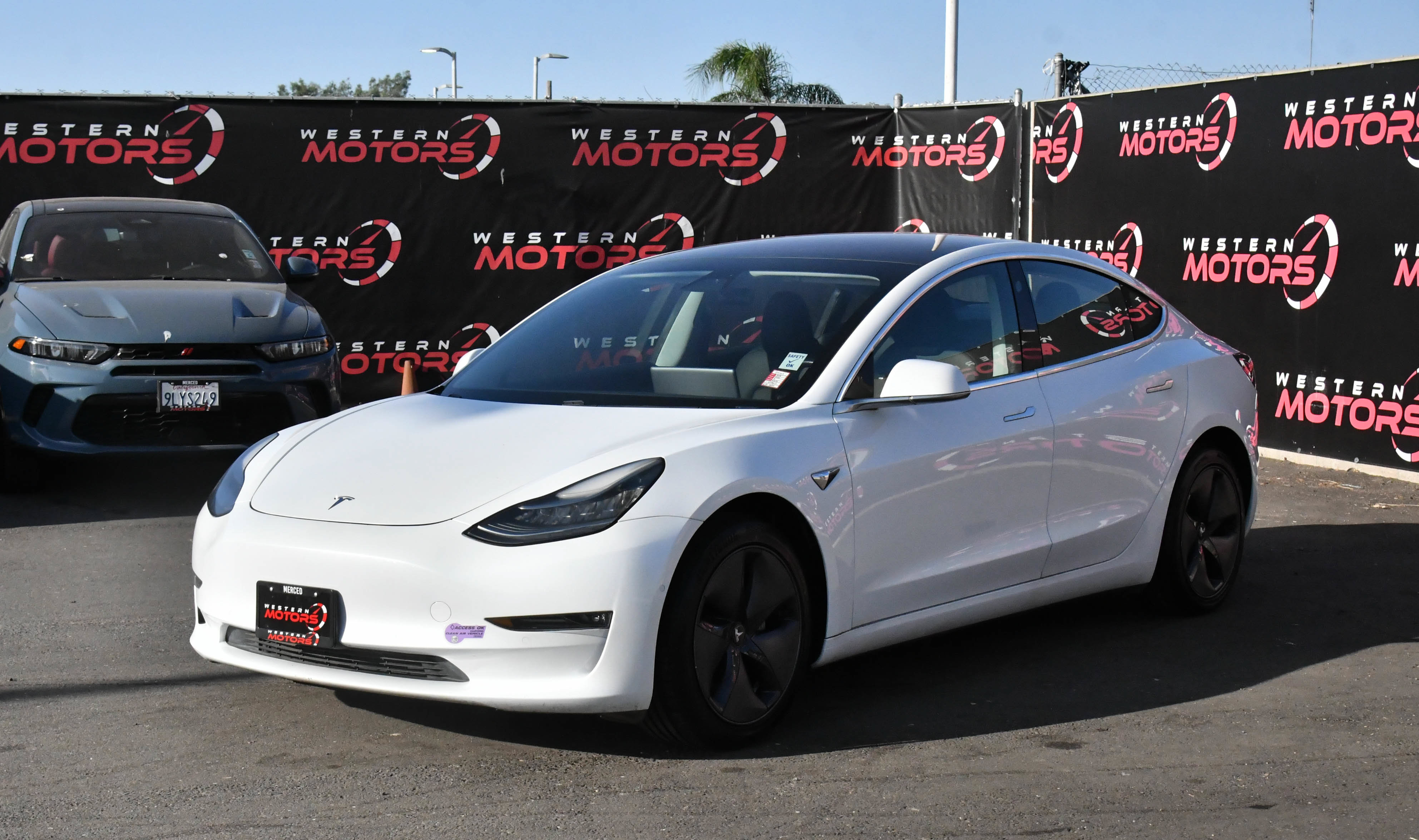 Used 2018 Tesla Model 3 Long Range RWD image 3