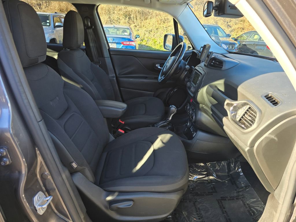 Used 2016 Jeep Renegade Latitude image 27