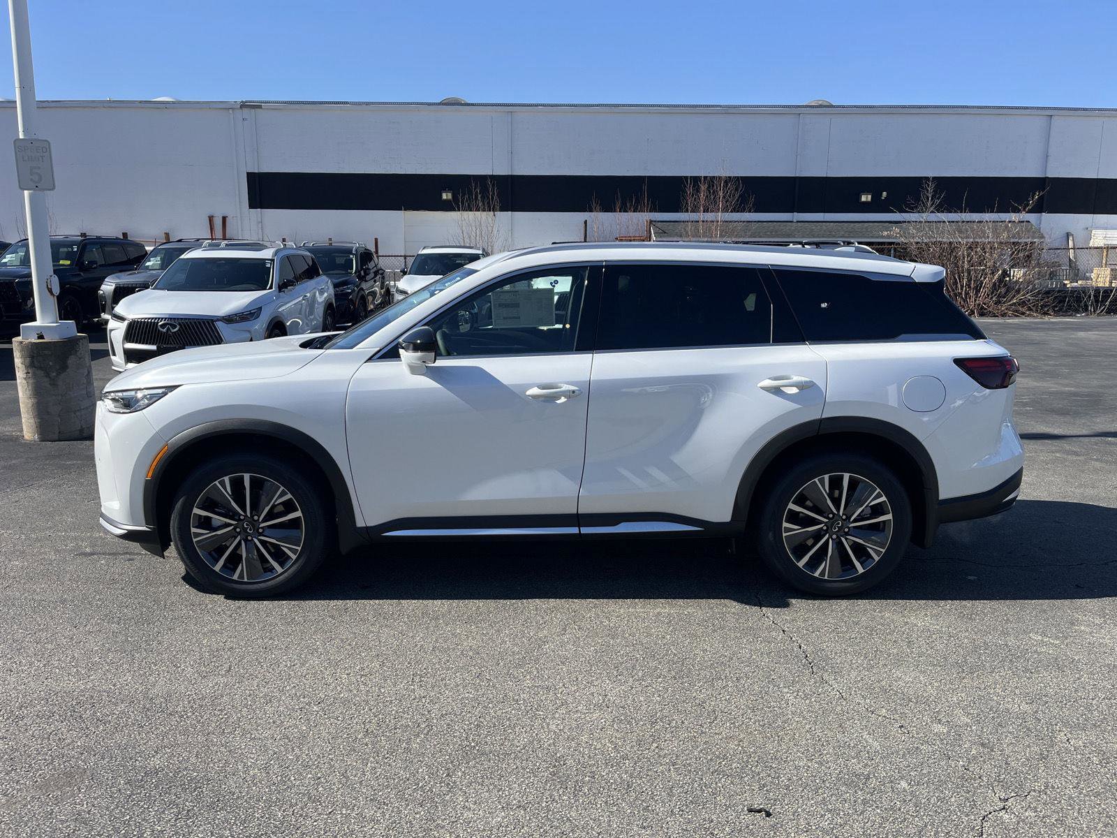 New 2026 INFINITI QX60 Luxe w/ Cargo Package image 6
