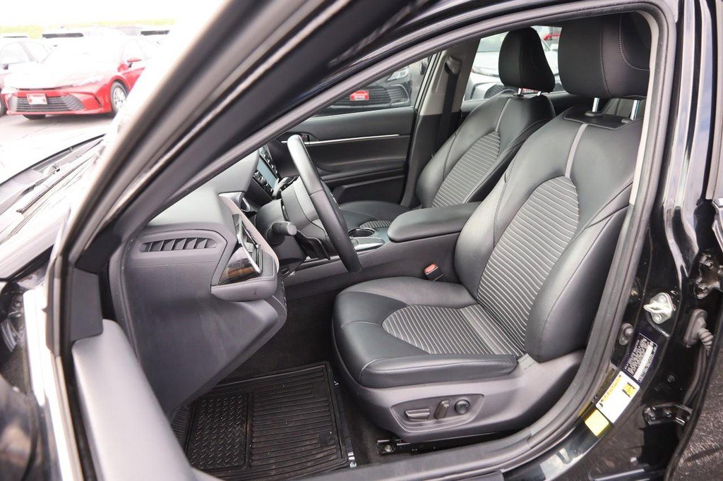 Used 2020 Toyota Camry SE image 8