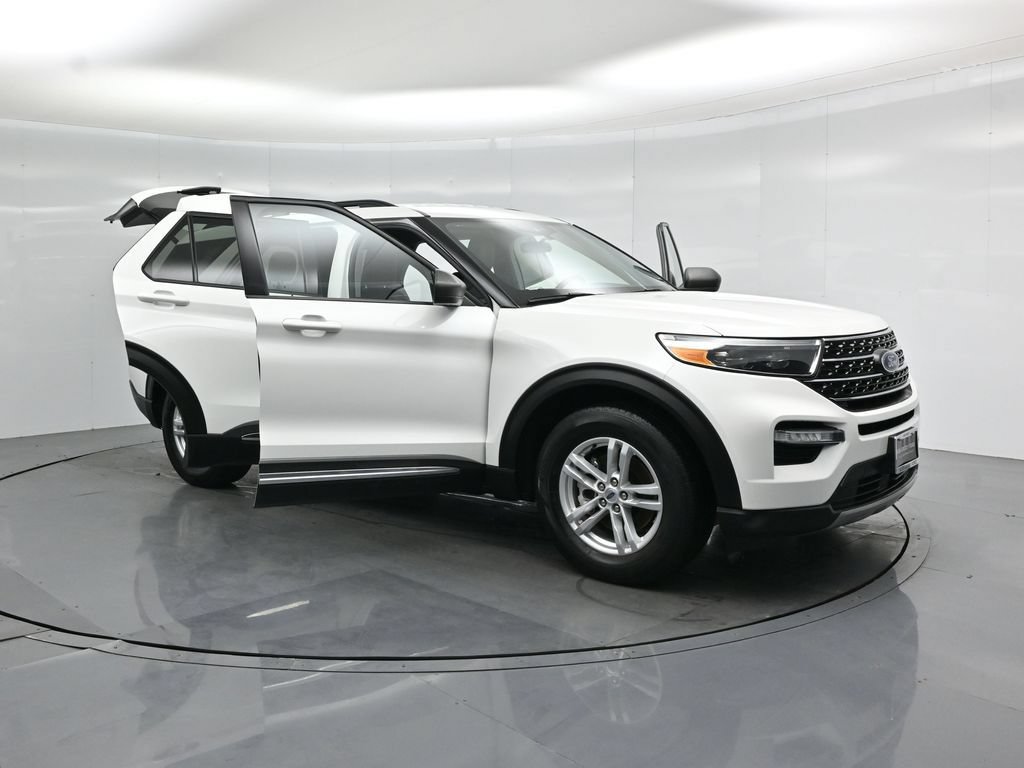 Certified 2023 Ford Explorer XLT w/ Equipment Group 202A RWD image 34