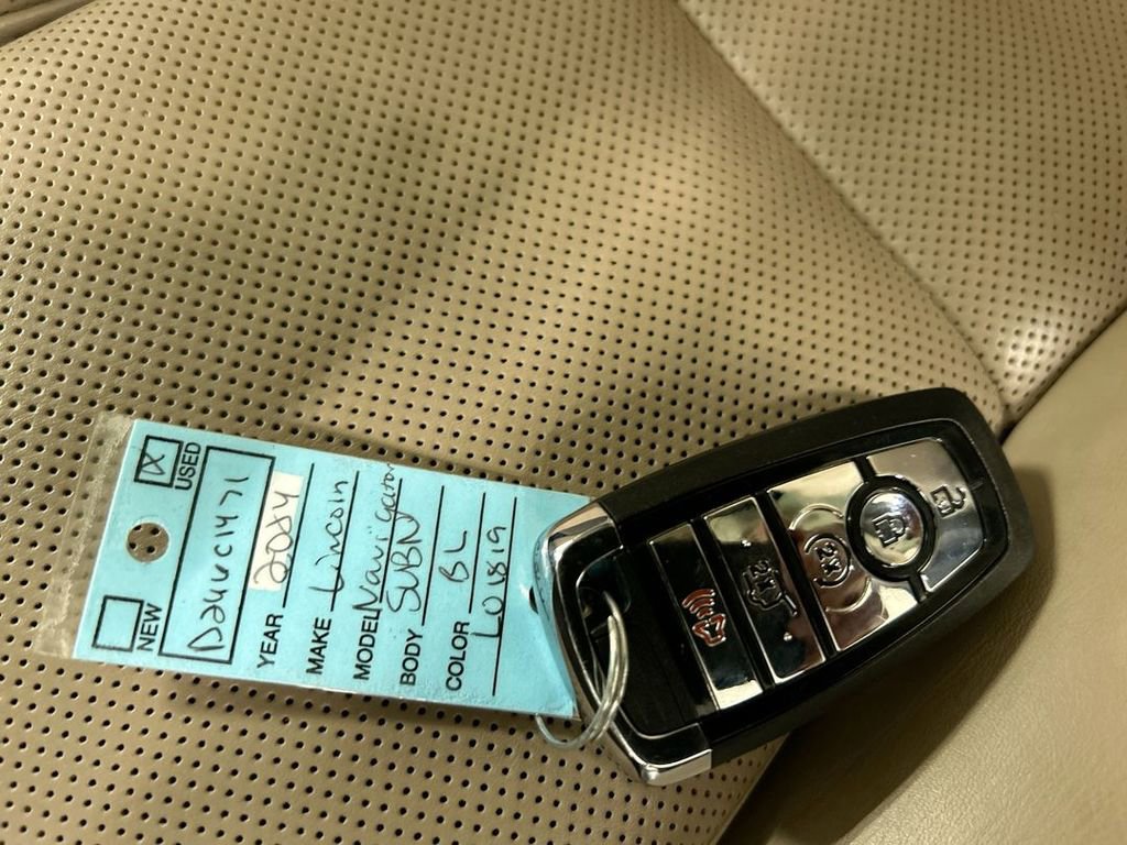 Used 2024 Lincoln Navigator Reserve image 12