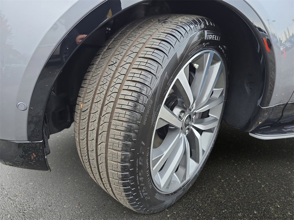 New 2025 Land Rover Discovery Dynamic SE image 35