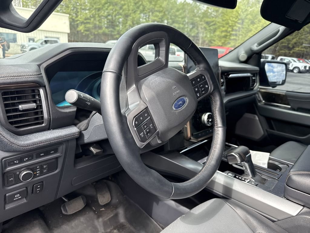 Used 2022 Ford F150 Lightning Lariat image 10