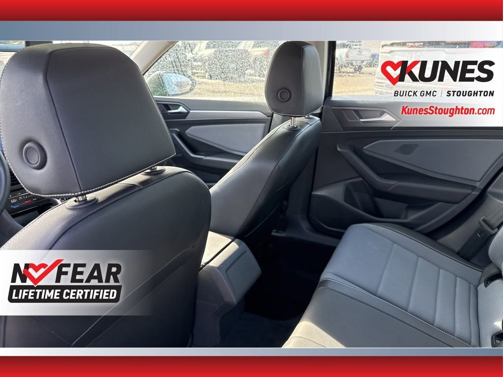 Used 2025 Volkswagen Jetta SE image 37