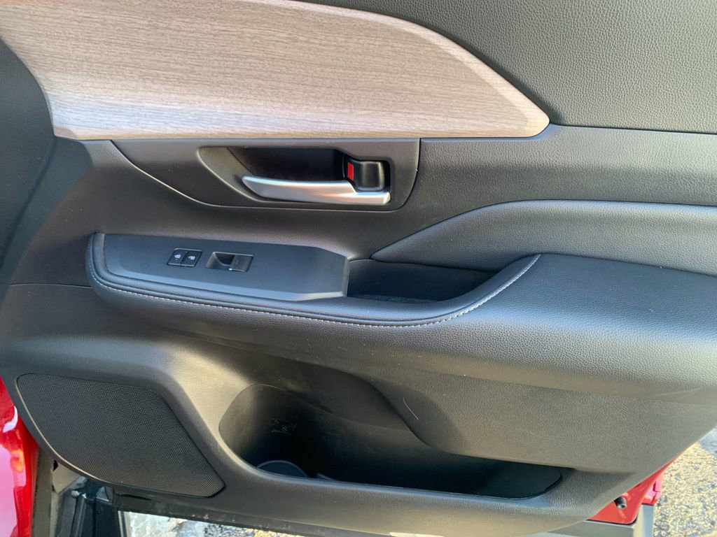 Used 2025 Toyota Grand Highlander AWD image 19