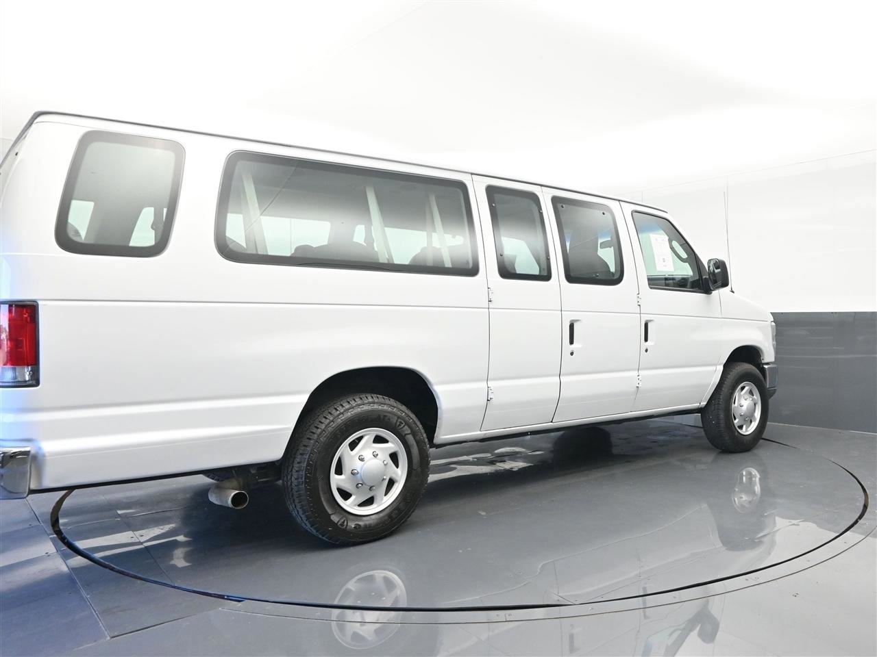 Used 2014 Ford E-350 and Econoline 350 XLT RWD image 5