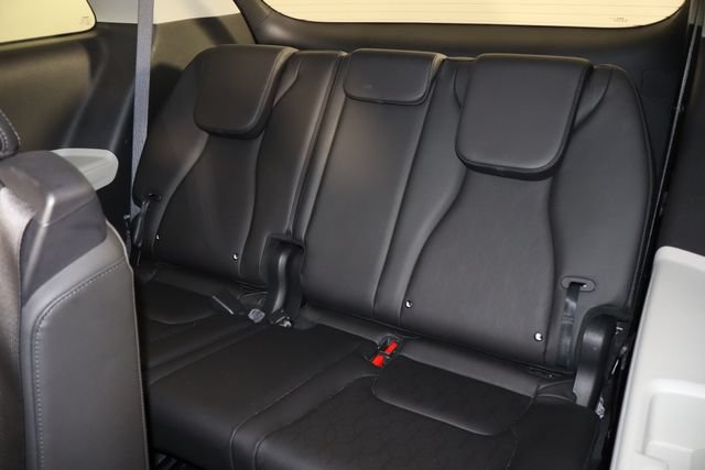 Used 2023 Kia Carnival LX FWD image 17