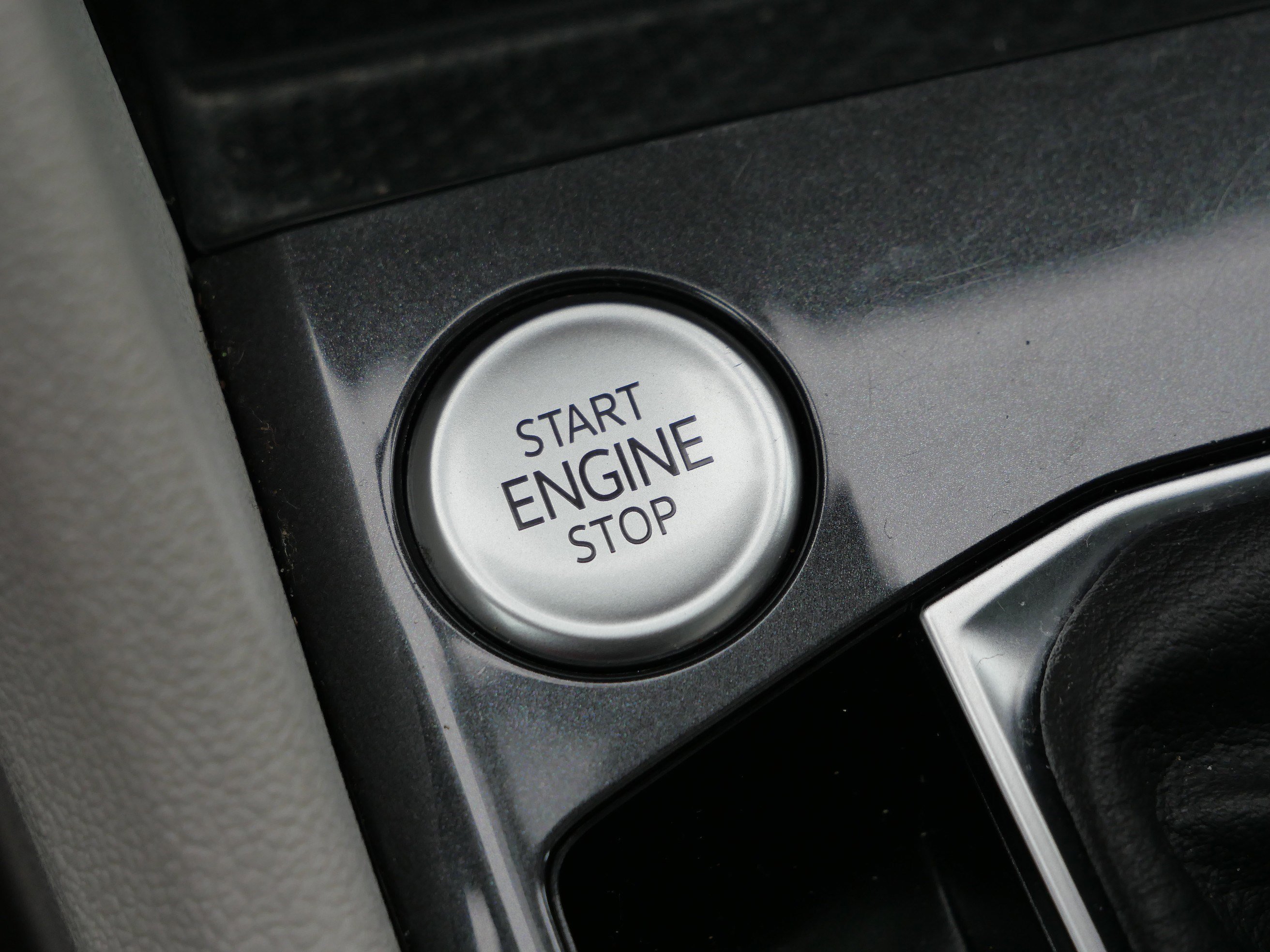 Certified 2023 Volkswagen Tiguan SE R-Line image 27