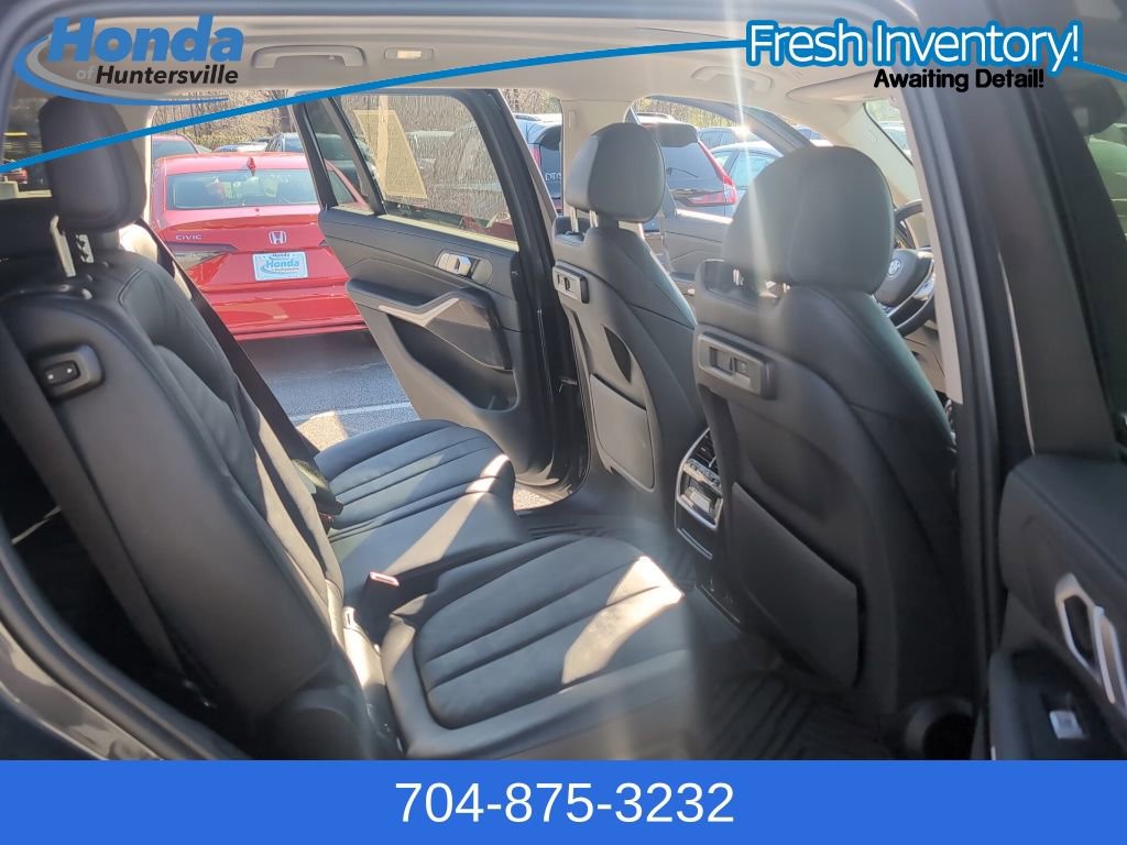 Used 2021 BMW X7 xDrive40i w/ Parking Assistance Package image 14