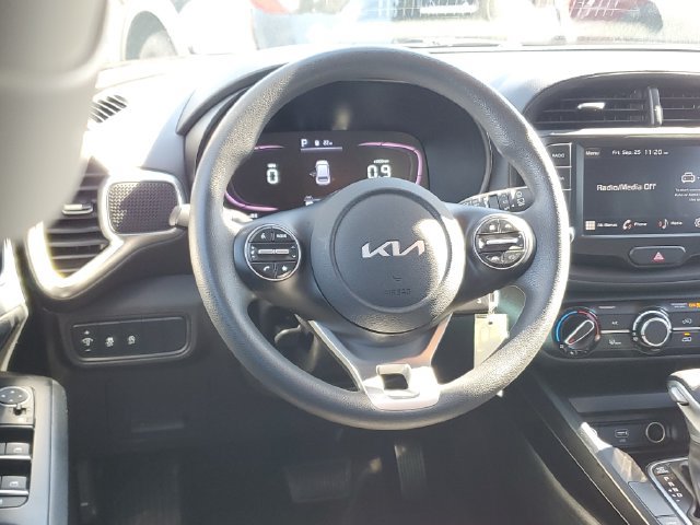 Used 2023 Kia Soul LX w/ LX Technology Package FWD image 11