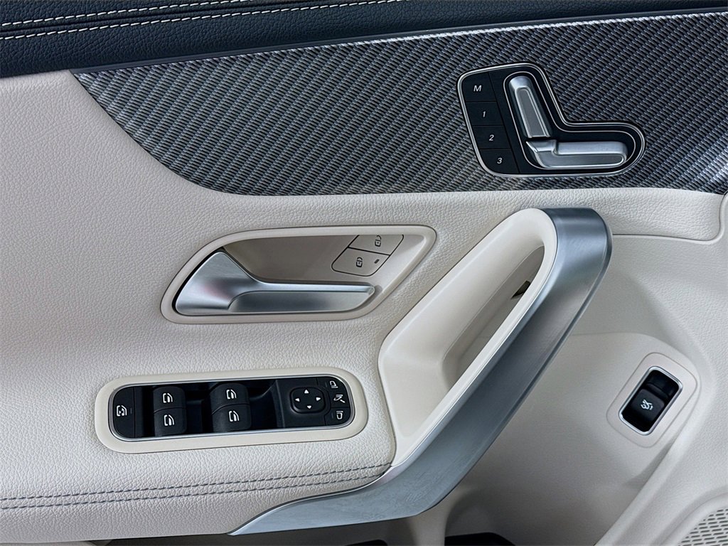 Used 2025 Mercedes-Benz CLA 250 4MATIC image 17