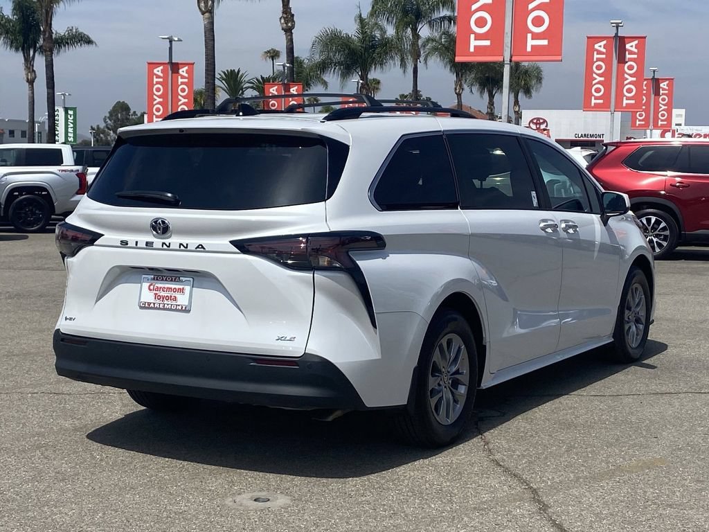 Certified 2026 Toyota Sienna XLE FWD image 42
