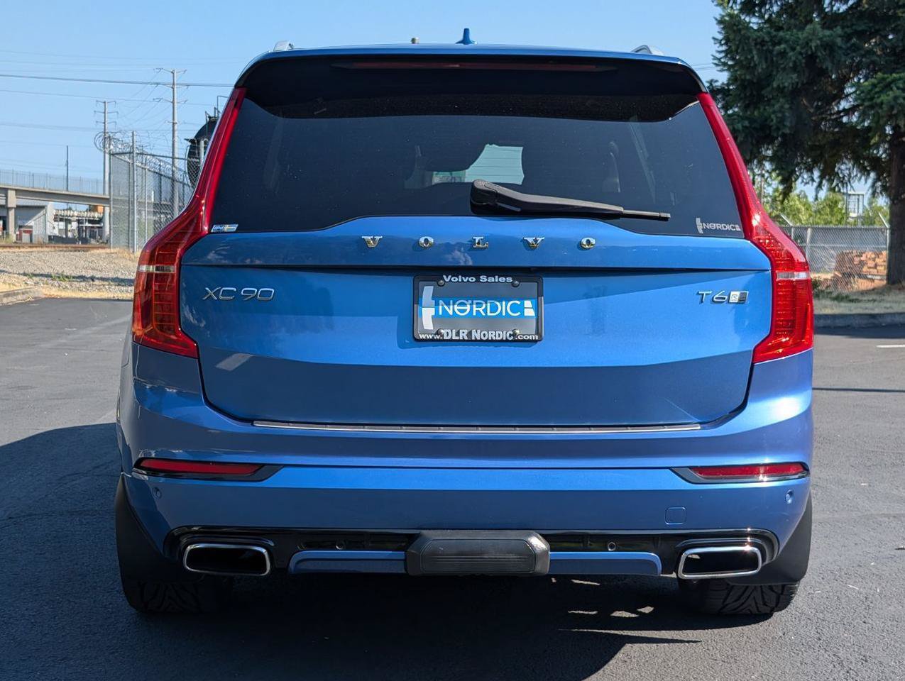 Used 2016 Volvo XC90 T6 R-Design w/ Protection Package Plus AWD/4WD image 6