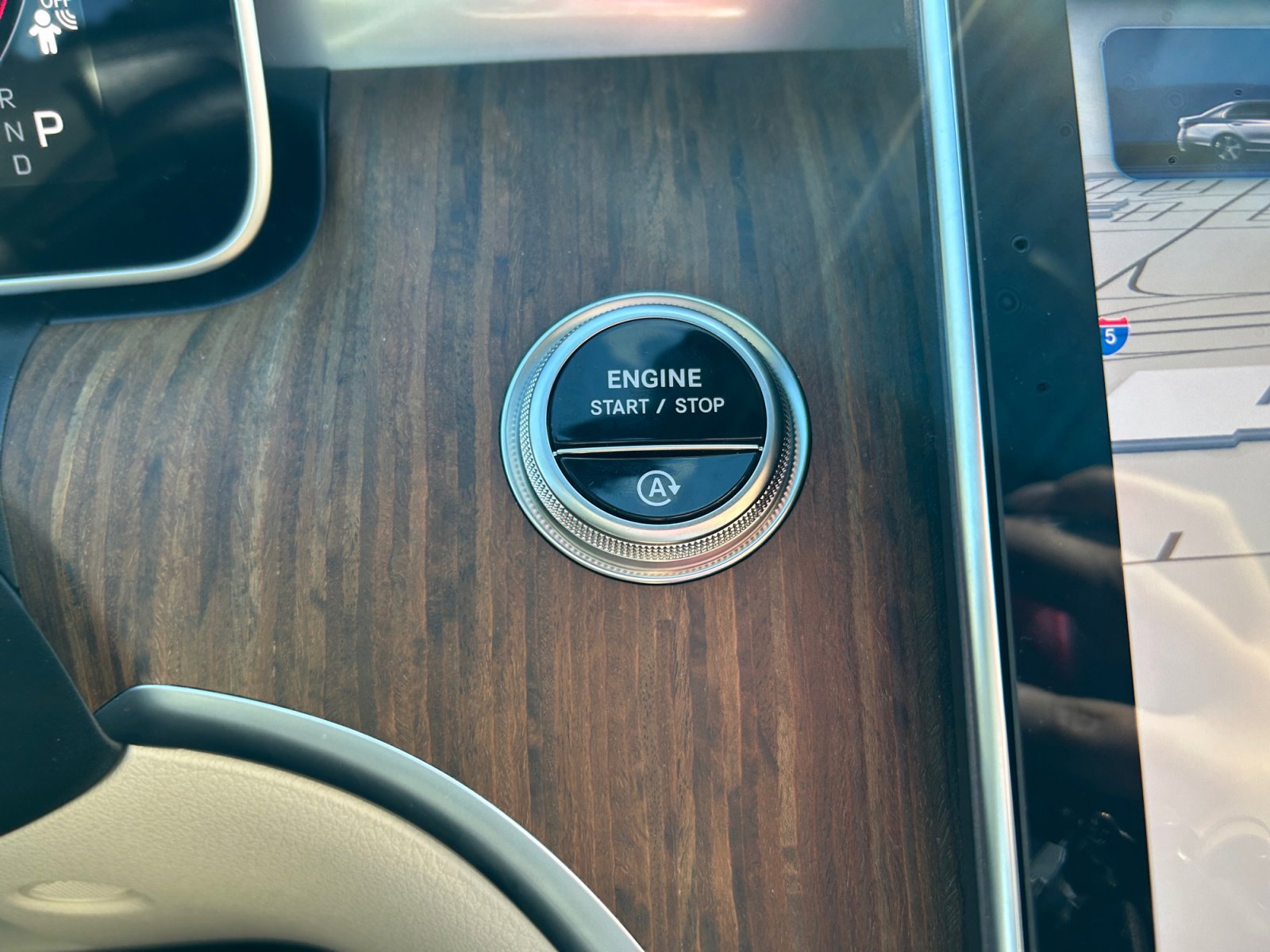 Certified 2025 Mercedes-Benz C 300 4MATIC Sedan image 31