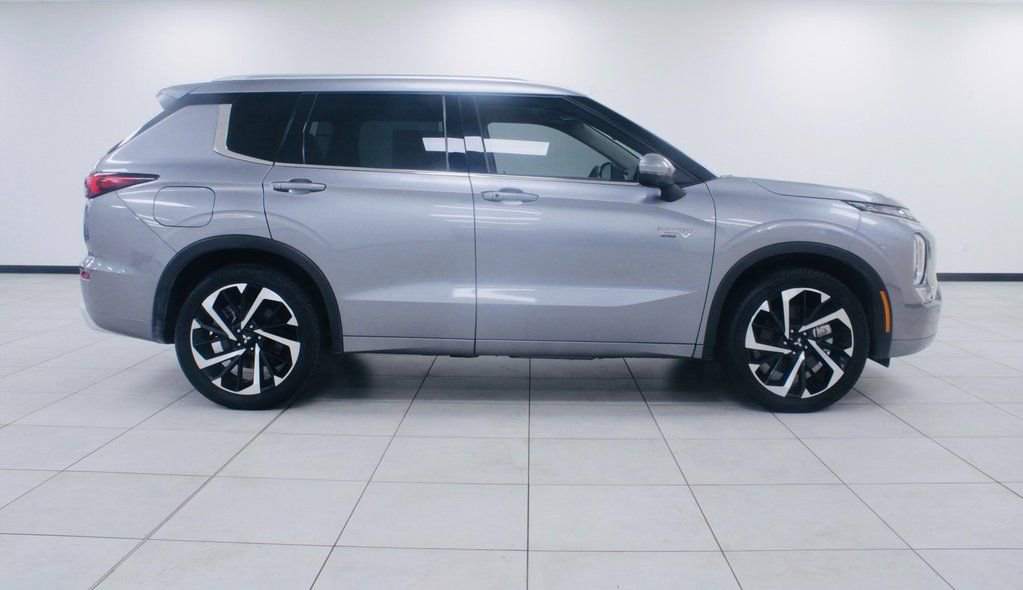 Used 2023 Mitsubishi Outlander SEL image 23