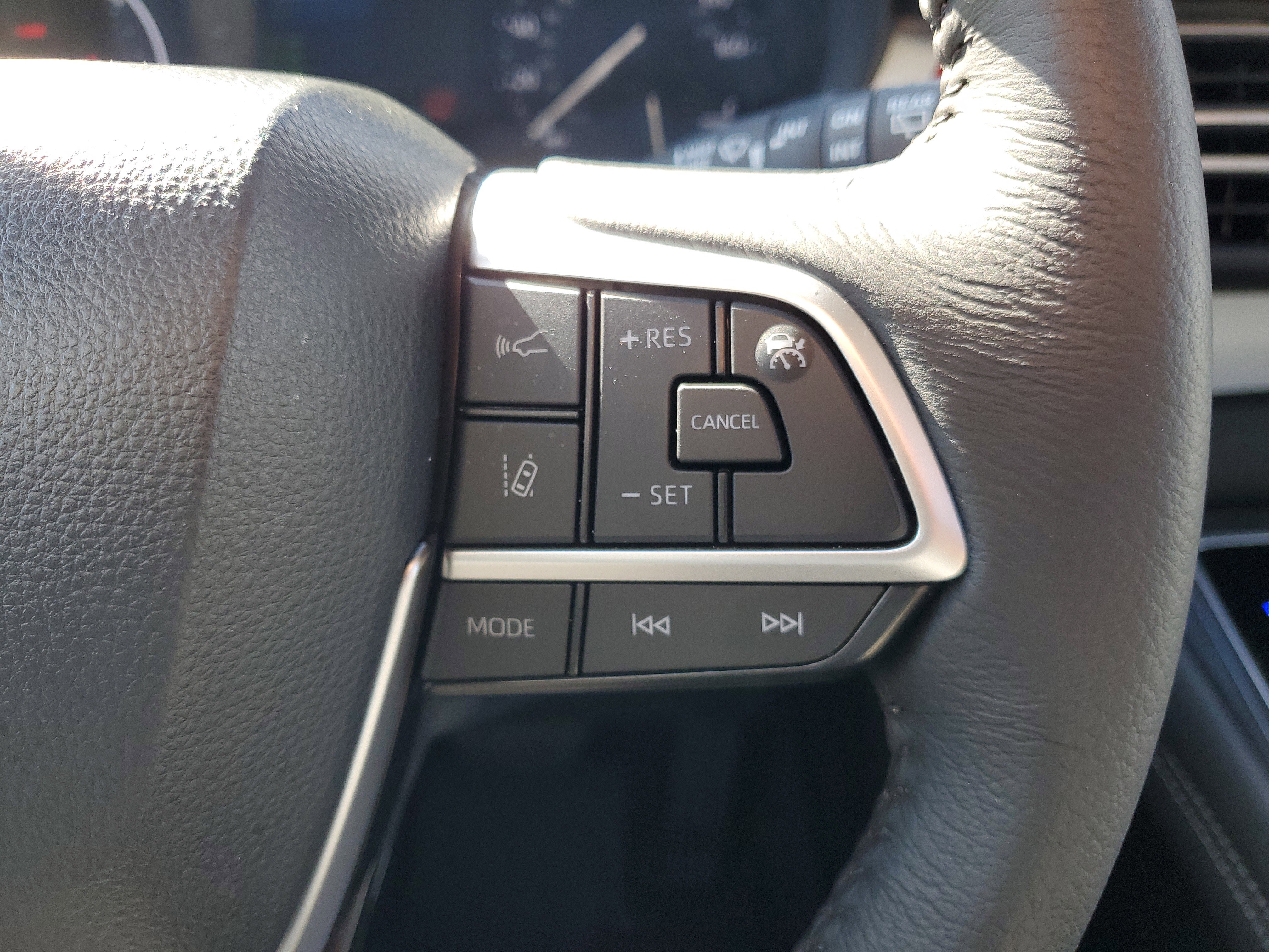 Used 2025 Toyota Sienna XLE image 7