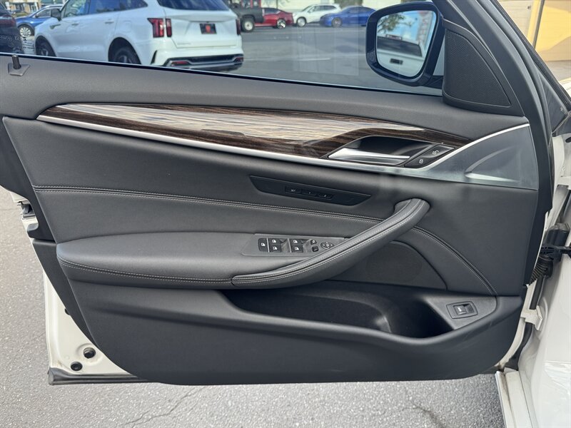 Used 2023 BMW 530i w/ Convenience Package RWD image 20